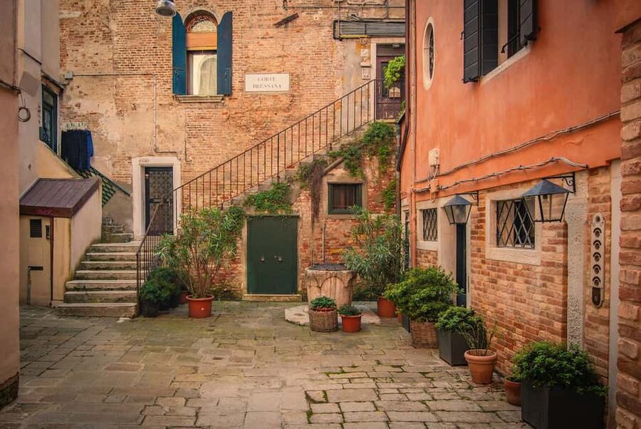 Venice: Historical Walking Tour and Doge's Palace - Doge’s Palace: skip the line, then get the story in one hour