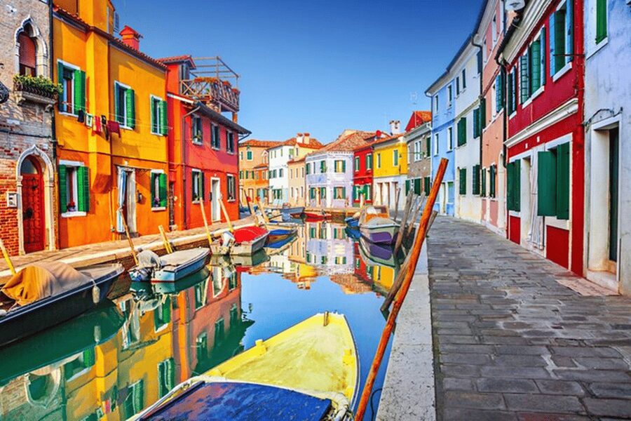 Venice Islands: Murano Glass & Burano Colors Guided Visit - Guide quality, headsets, and group size in real life