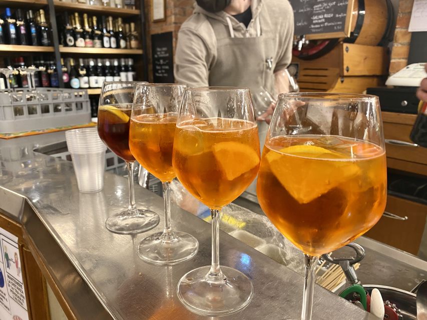 Venice: Jewish Ghetto and Cannaregio Food and Wine Tour - Crossing Rialto and switching to “eat where locals do”