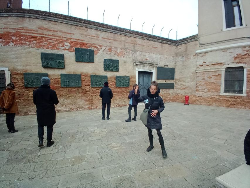 Venice: Jewish Ghetto Walking Tour with Synagogue Visits - Campo del Ghetto: the small square that holds big meaning