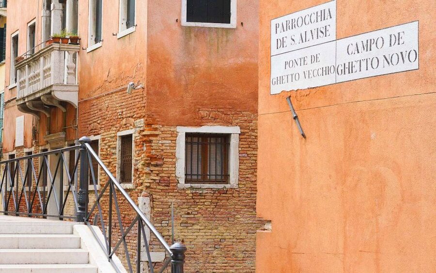 Venice: Jewish Ghetto Walking Tour with Synagogue Visits - Cannaregio streets and the shape of the Venetian Ghetto