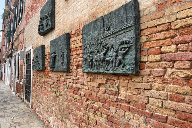 Venice: Jewish Ghetto Walking Tour with Synagogues Visit - Deportation Memorial and Jewish Museum landmarks: what you’ll pass and why it matters