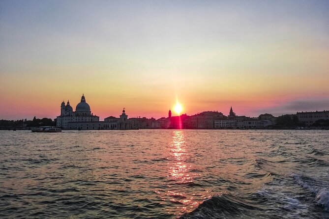 Venice Lagoon Private Boat Tour with Prosecco aperitif - Zattere to Giudecca: leaving Venice, slowly
