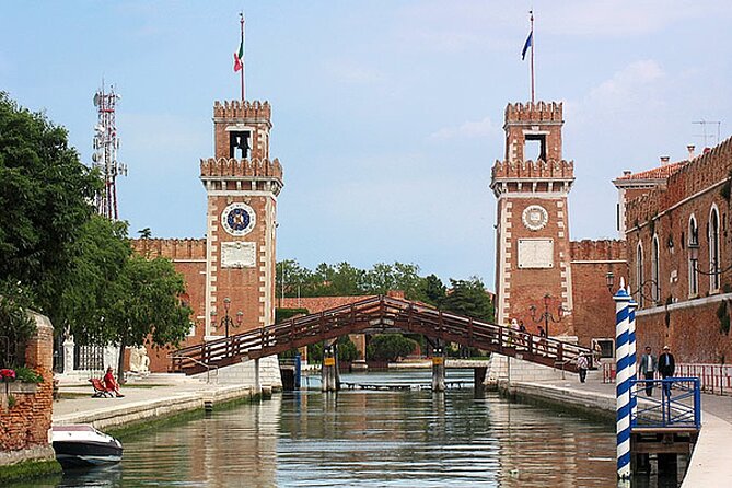 Venice Lagoon Private Boat Tour with Prosecco aperitif - Prosecco aperitif: how to make the toast count