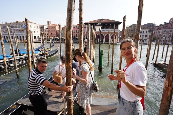 Venice Like a Local: Food, Wine & Spritz Tour with Traghetto Ride - Pacing, group size, and how to make it feel un-rushed