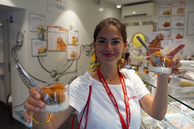 Venice Like a Local: Food, Wine & Spritz Tour with Traghetto Ride - The traghetto crossing across the Grand Canal, and what to do when it changes