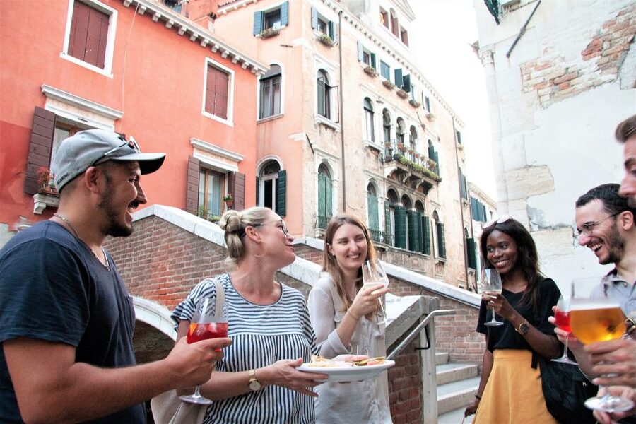 Venice: Local Secrets of Venice Tapas & Wine Walking Tour - How long it takes, and how to plan your evening