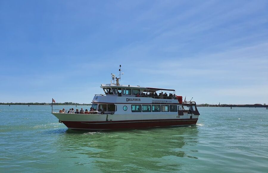 Venice: Murano & Burano Panoramic Boat Tour w/ Glassblowing - Getting to the exact meeting spot near Hotel Danieli Excelsior