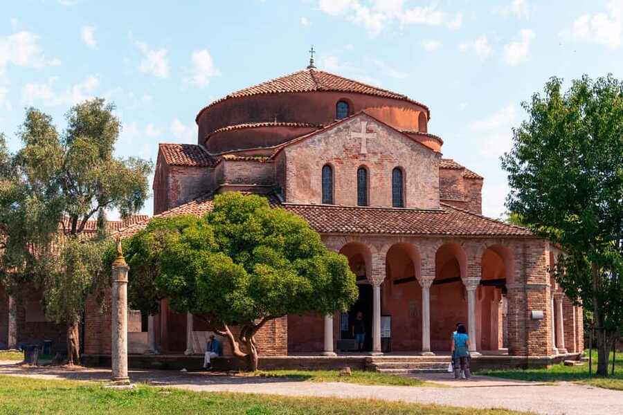 Venice: Murano, Burano, Torcello, and Glass Factory Tour - Why this Murano-Burano-Torcello loop saves you time