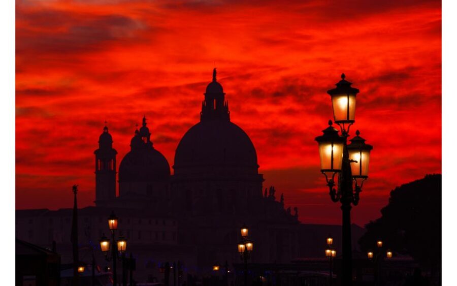 Venice: Mysterious Tales of Ghosts and Murders - A 90-Minute Walk Through Quieter Venice