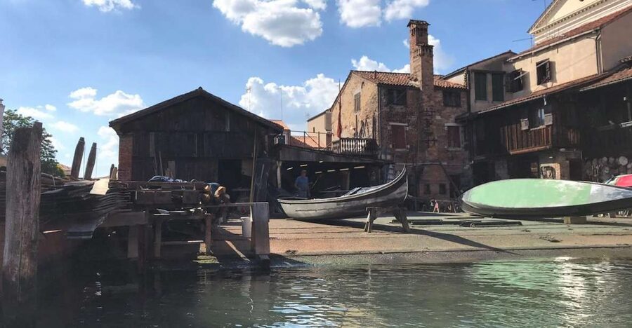 Venice: Off the Beaten Path Walking Tour - Why this 2-hour Venice walk feels more real than the usual route