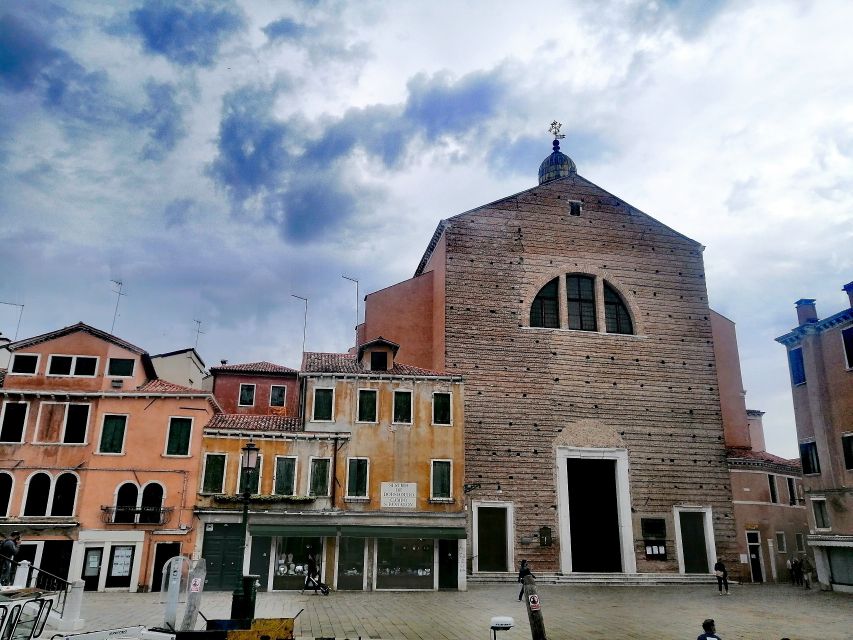 Venice: Off the Beaten Path Walking Tour - Squares, markets, palaces, and gardens: the “postcard Venice” part, done smarter