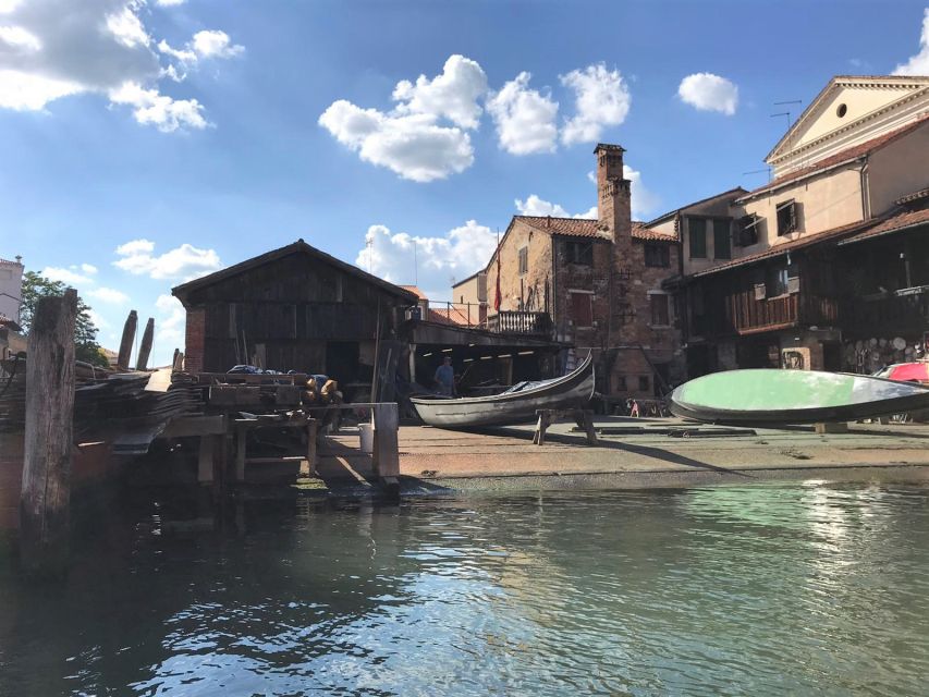Venice: Off the Beaten Path Walking Tour - Cannaregio-style street life: canals, boats, and where locals buy food