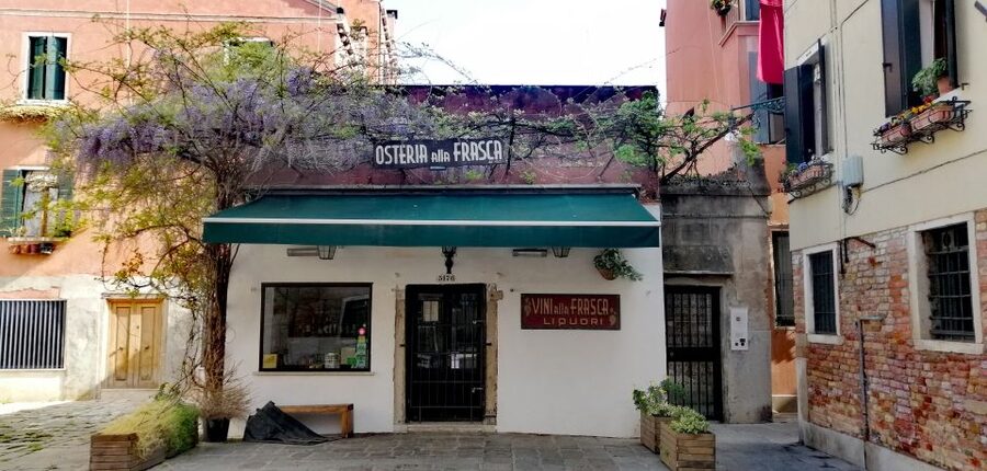 Venice: Off the Beaten Path Walking Tour - Language options, guide style, and what you’ll likely get from Valerio
