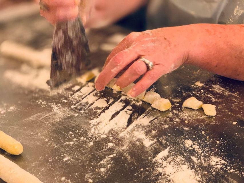 Venice: Pasta and Tiramisu Cooking Class with Wine - Building tiramisu: the lesson behind the creamy texture