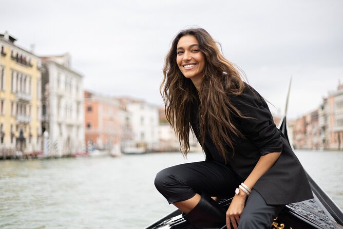 Venice Portrait Photoshoot - Making Memories - A 90-minute flow: from warm-up to quiet calli portraits