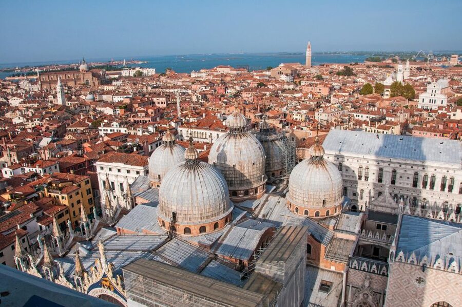 Venice: Private 2-Hour Walking Tour - What makes the guide commentary genuinely useful in 2 hours