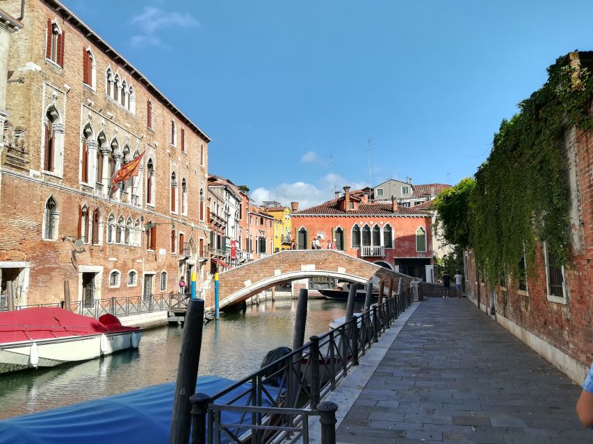 Venice: Private Accademia Gallery and Dorsoduro Guided Tour - How the tour moves through time, and why that pacing helps