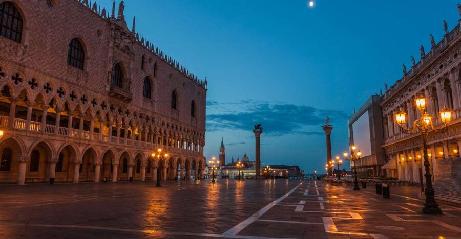 Venice: Private After Dark Tour and Gondola Ride - Why Venice After Dark Feels Different (and Why You’ll Care)