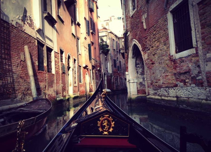 Venice: Private After Dark Tour and Gondola Ride - Rialto Bridge Streets and San Giacomo di Rialto, Where the Stories Begin