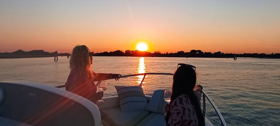 Venice: private boat tour to Murano, Burano, Torcello - Burano from the water: color, walking time, and local treats