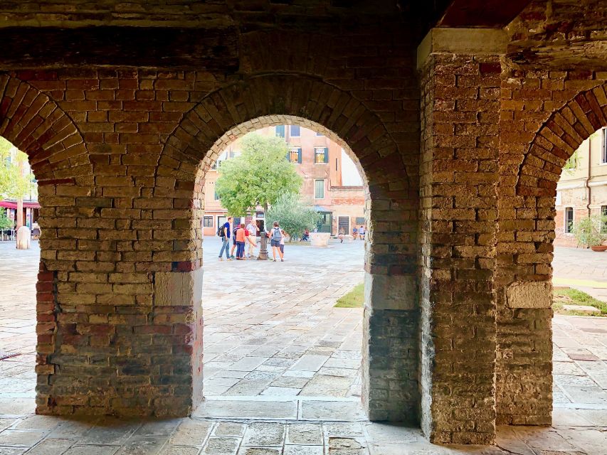 Venice: Private Cannaregio and Jewish Quarter Tour - Seeing Today: Kosher Shops, Synagogues, and Ongoing Community
