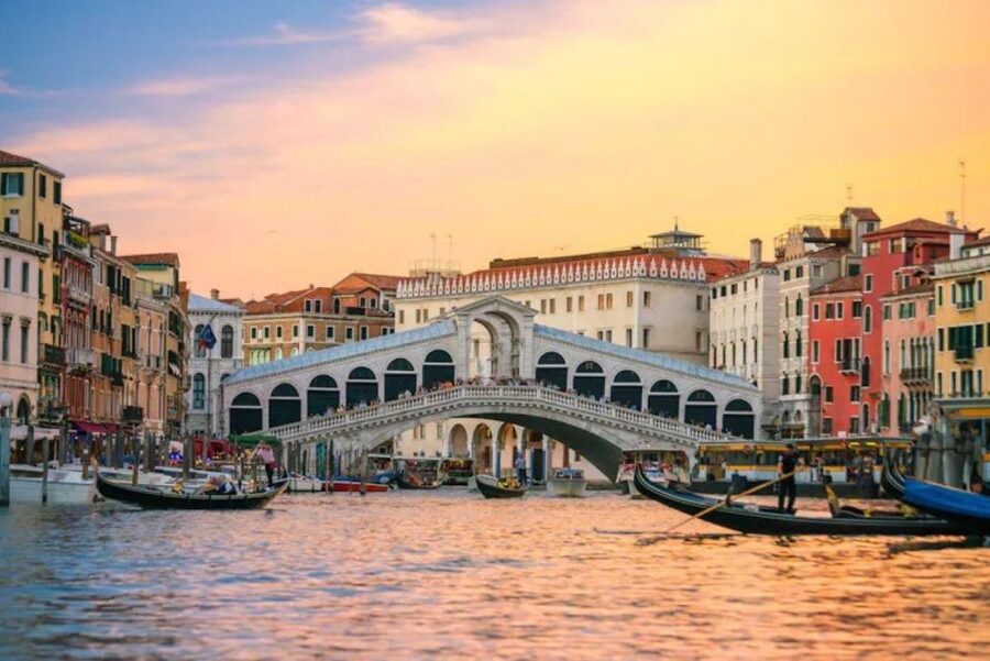 Venice: Private City Hidden Gems and Local Hotspots Tour - Dorsoduro’s art-focused walk: the side of Venice you remember later
