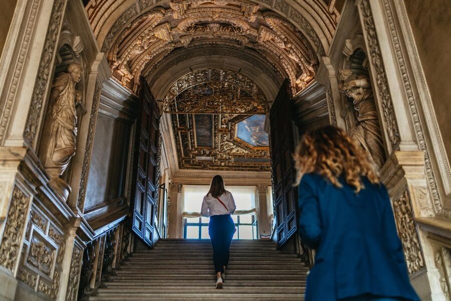 Venice: Private Entry Doge Palace & St. Mark Terraces Tour - Pace, Group Size, and the Guide Factor