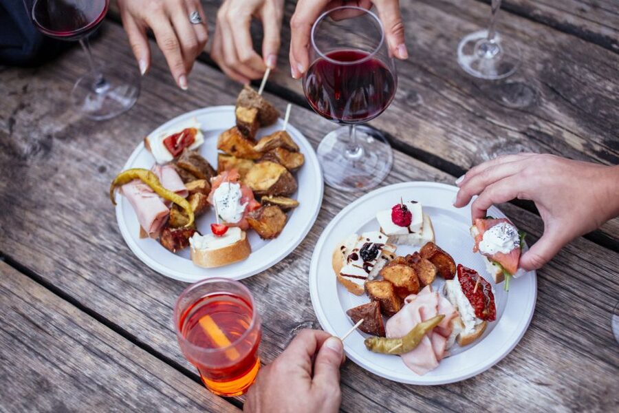 Venice: Private Evening Tour w/ Drinks & Bites in Cannaregio - The drink-and-bite format: what the 3 stops really do for you