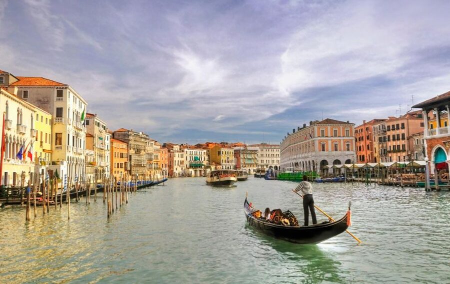 Venice: Private Gondola Cruise for up to 5 Passengers - Meeting at the Alilaguna Ticket Office Near the Royal Gardens