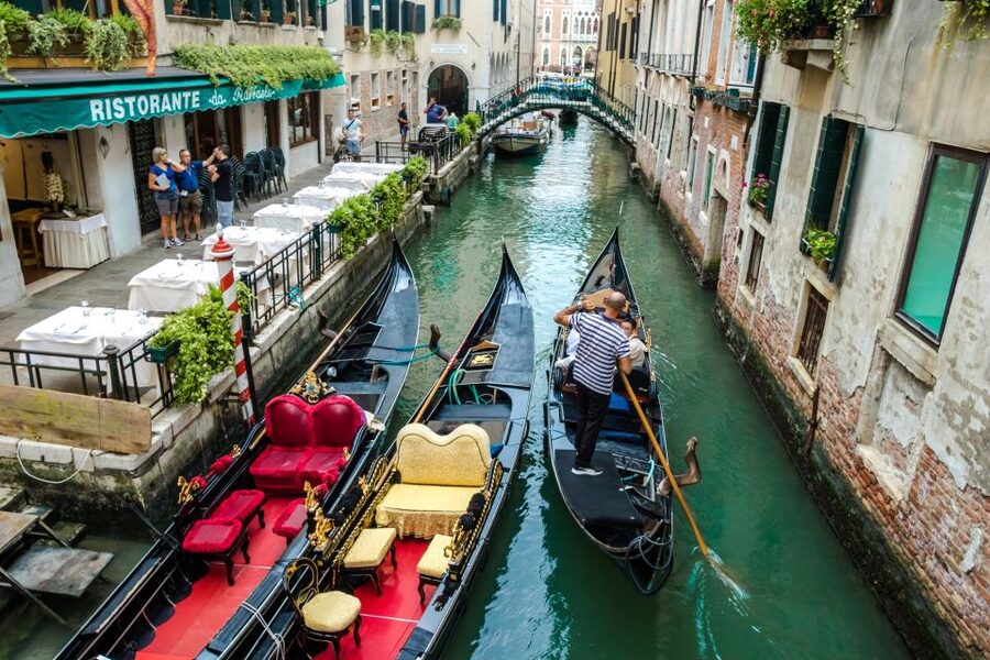Venice: Private Gondola Ride - Practical planning: what is not allowed and who should skip this