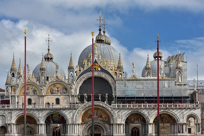 Venice Private Gondola Ride: Explore Hidden Canals and Sights - Why this private gondola feels different from the usual ride
