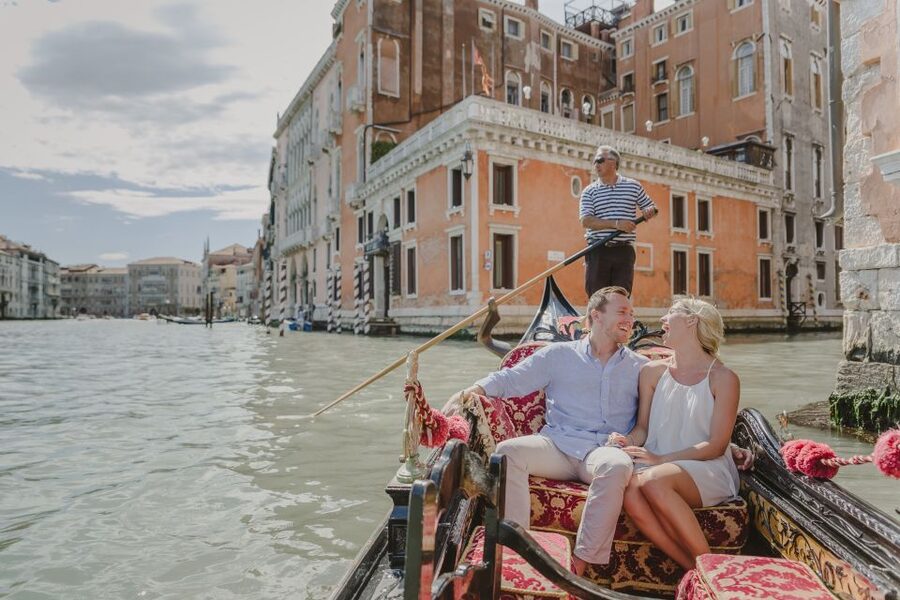 Venice: Private Gondola Ride with Photo Shoot - Key Things You’ll Notice
