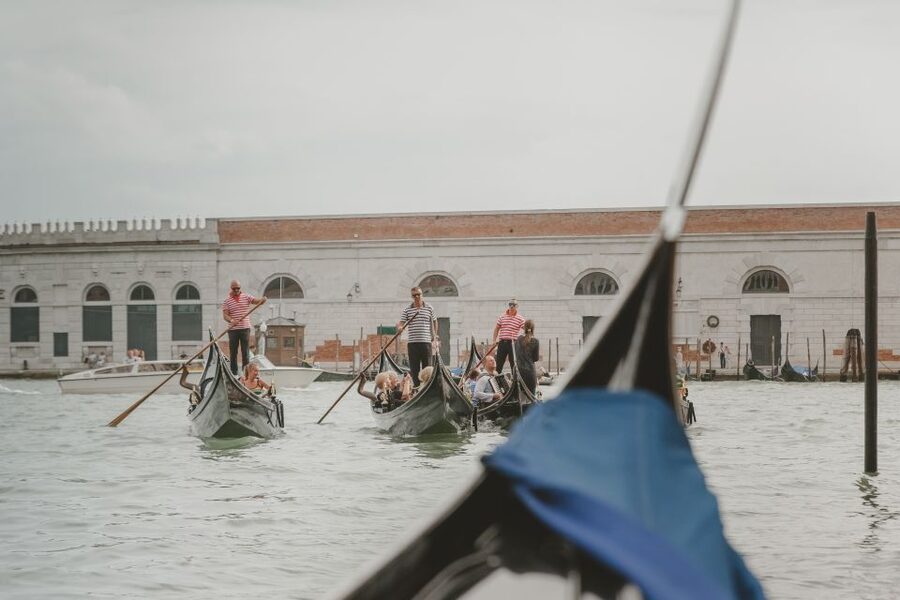 Venice: Private Gondola Ride with Photo Shoot - The 2-Hour Flow: Pickup, Escort, and a Focused 30 Minutes