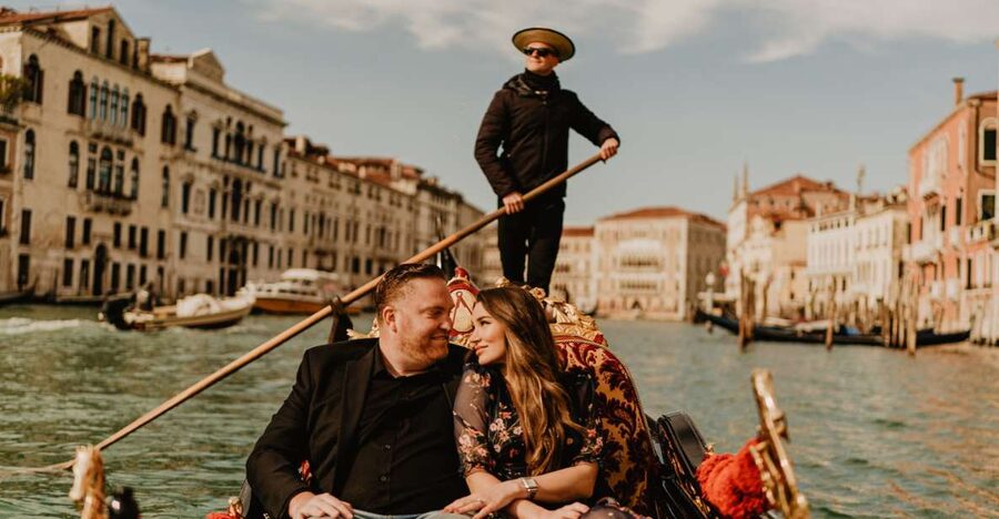 Venice: Private Gondola Ride with Professional Photographer - Price and value: $430.87 per group up to 4