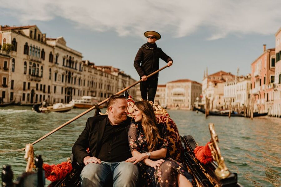 Venice: Private Gondola Ride with Professional Photographer - What to wear and bring for easy, good-looking photos