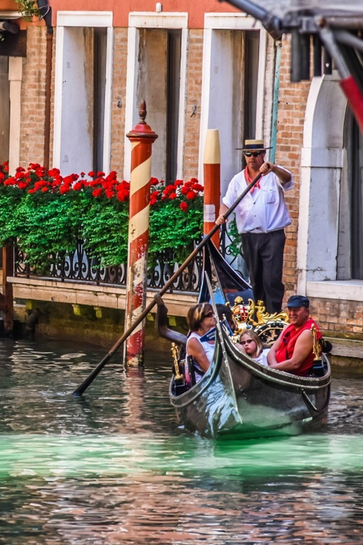 Venice: Private Grand Canal Gondola Ride from Rialto - Private gondola for up to five: comfort, pace, and the group dynamic