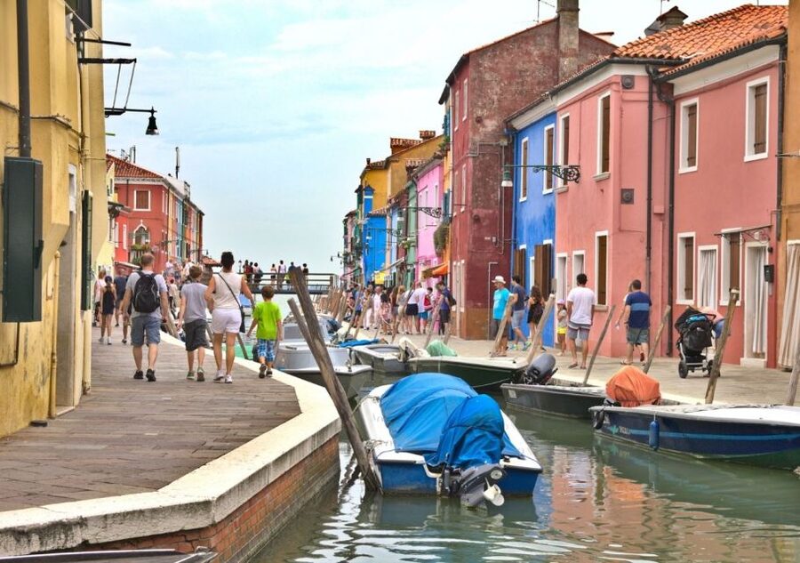 Venice: Private Local Highlights & Hidden Gems Tour - Quiet Streets, Real Venetian Homes, and a Hidden Pier Moment