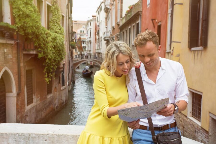 Venice: Private Local Highlights & Hidden Gems Tour - Ramo Dragan Pier: The Rialto Bridge View You Did Not Expect