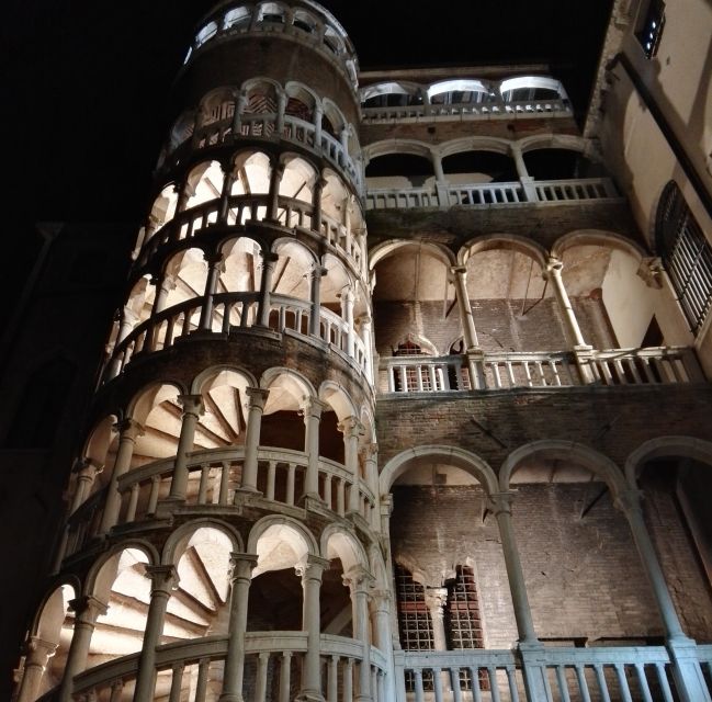 Venice: Private Murders & Mysteries Tour - A Private Murders and Mysteries Tour That Actually Moves You Through Venice