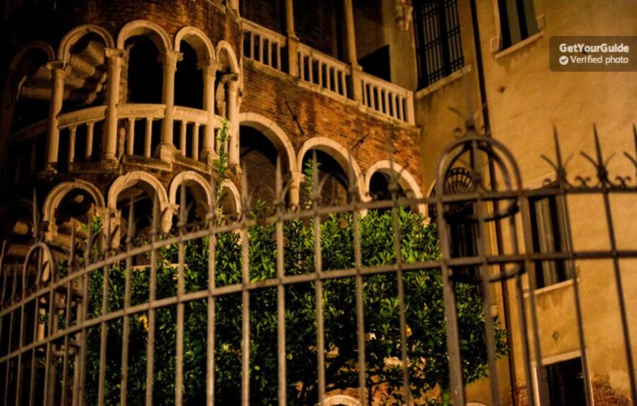 Venice: Private Murders & Mysteries Tour - Courtyards, Spiral Staircases, and Architectural Moments You Can Actually See