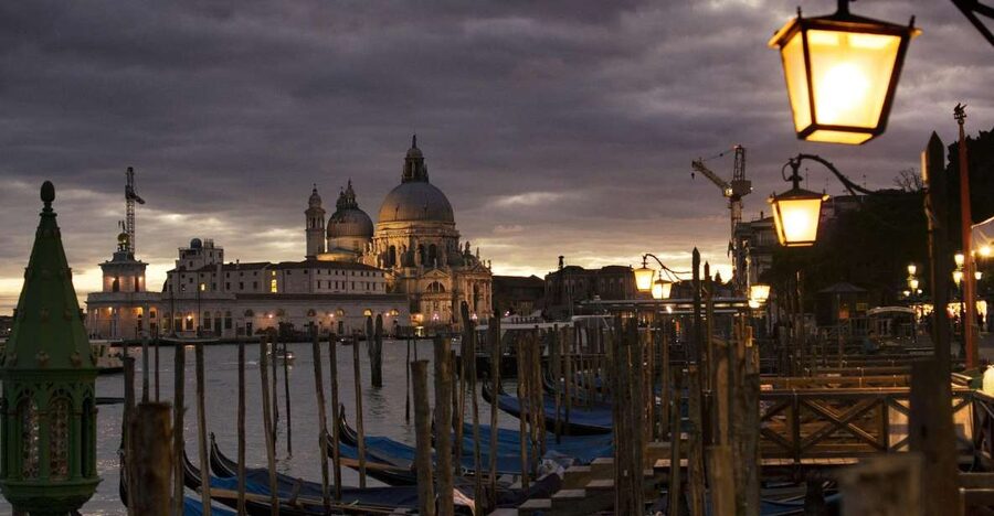 Venice: Private Murders & Mysteries Tour - When the Streets Get Narrow: Ghost Legends, Murder Intrigues, and Eerie Footsteps