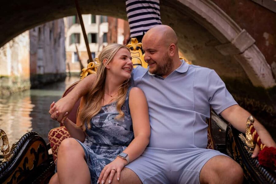 Venice: Private Photoshoot In Gondola - The 30-minute route: canals, Rialto views, and quiet side streets