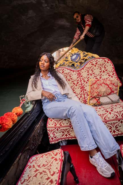 Venice: Private Photoshoot In Gondola - Meeting at Ponte dei Baretteri, then finding the flow