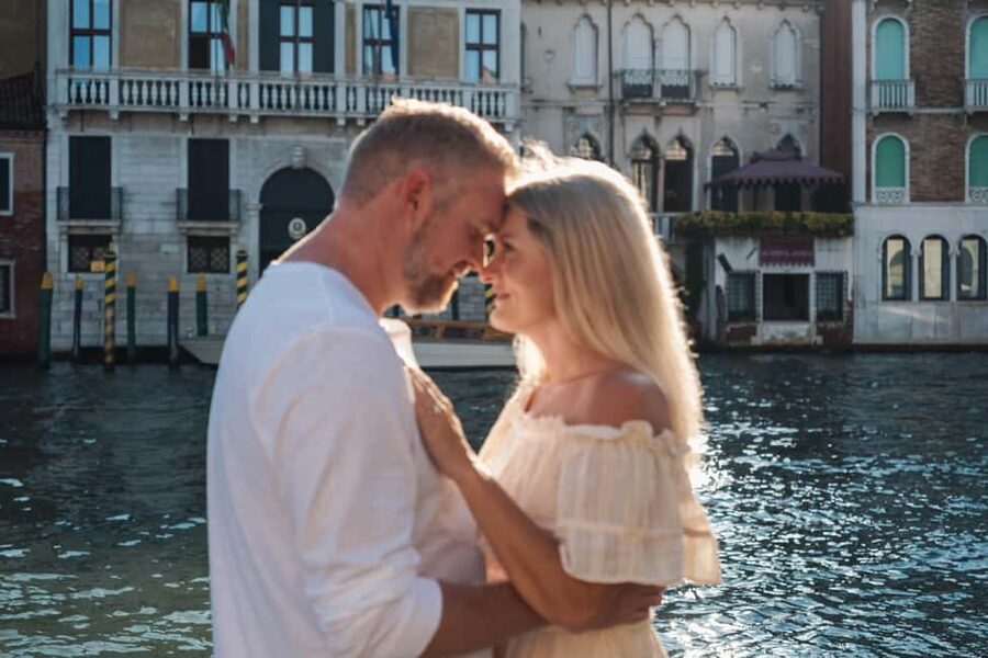 Venice: Private Professional Photoshoot - Rialto Bridge - Rialto Bridge: the photo stop that sets the tone