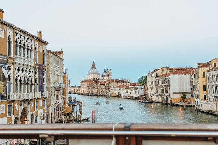 Venice: Private Tour with a Local Guide - Navigating famous sights, with less confusion and more context