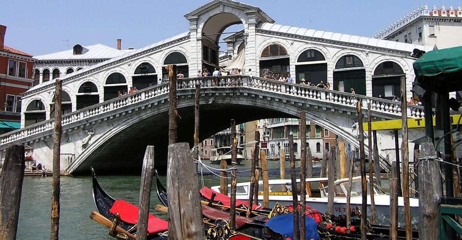 Venice: Private Tour with Doge's Palace, St. Mark's, Gondola - Santa Maria Formosa: a Renaissance church stop that cools the pace