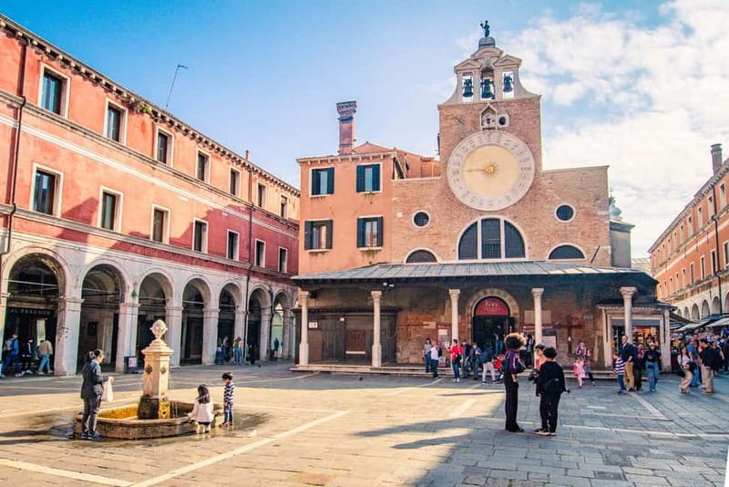 Venice: Private Walking Tour with Optional Gondola Ride - The Palazzo Contarini del Bovolo and the Snail Staircase in Tiny Space