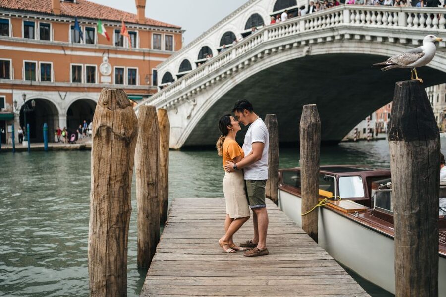 Venice: Professional Photoshoot at the Rialto Bridge - Professionally edited digital photos delivered in 48 hours