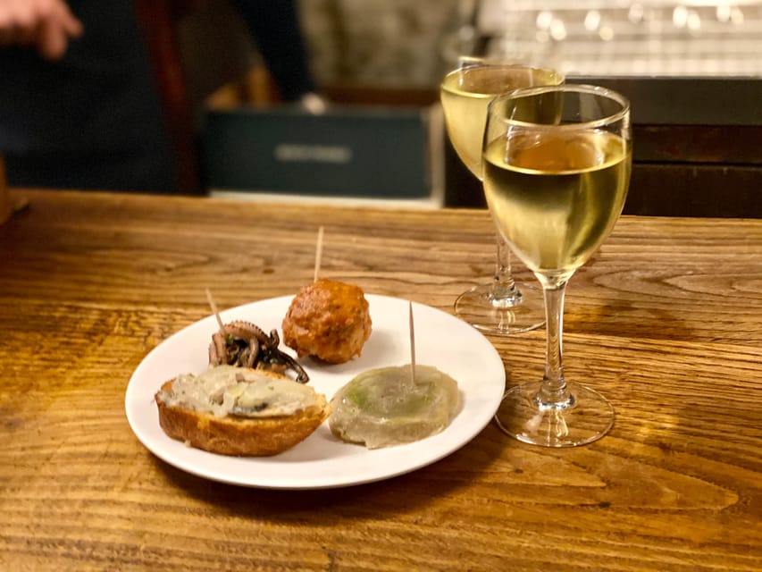 Venice: Rialto Area Street Food Tour and Sightseeing - Cicchetti Bites: Small Plates, Real Venetian Eating